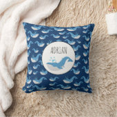 Deep Blue Ocean Whale Muster Individuelle Name Kissen (Decke)
