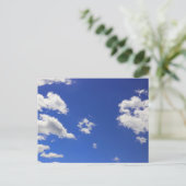 Deep Blue Sky White Fluffy Wolken, Foto Postkarte (Stehend Vorderseite)