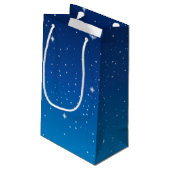 Deep Blue Starry Night Sky Kleine Geschenktüte (Rückseite Schrägansicht)