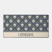 Deep Blue und Cream Seashell Muster Personalisiert Schreibtischunterlage (Vorderseite)