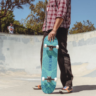 Deep Blue und Light Aquamarin Mandala Skateboard
