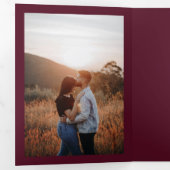 Deep Burgundy Elegant QR Code Classic Wedding Dreifach Gefaltete Einladung (Innen Erste Seite)