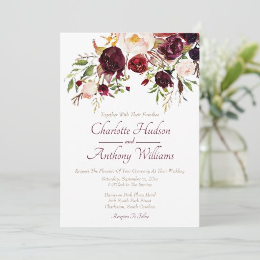 Deep Burgundy Floral Wedding Einladung (Stehend Vorderseite)
