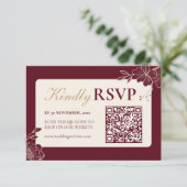 Deep Burgundy Floral Wedding RSVP with QR Code Karte (Stehend Vorderseite)