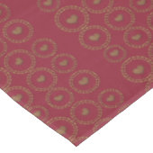Deep Burgundy Red Heart Pattern Holiday Tableclout Tischdecke (Schrägansicht)