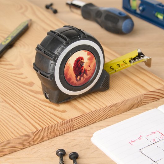 Deep Crimson Glow – The Lion of Burning Destiny.   Maßband (Holzbau)