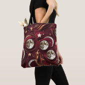 Deep Garnet Red Celestial Moon Phases Tasche (Von Nahem)