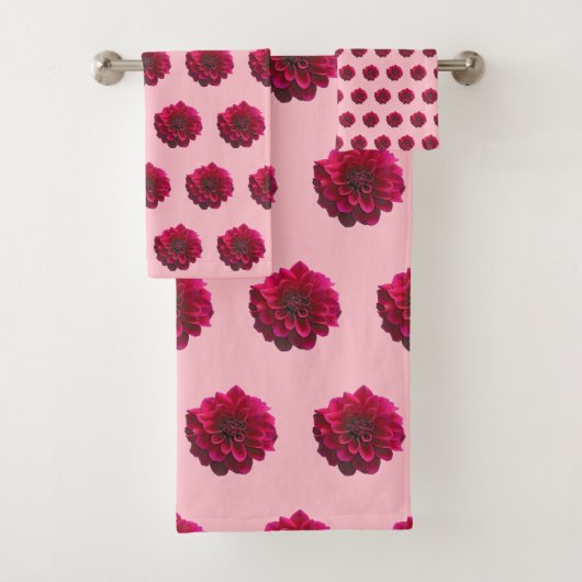 Deep Pink Dahlia Blume Nahtloses Muster auf Badhandtuch Set (Insitu)
