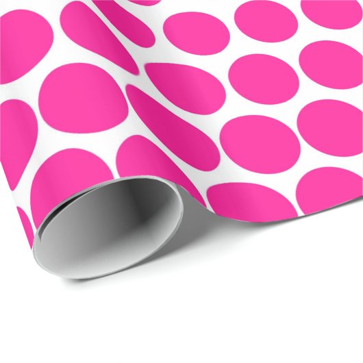 Deep Pink Polka Dot Modern White Geschenkpapier (Rolleneckpunkt)