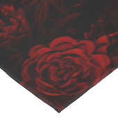 Deep Red Floral Elegante Gotische Hochzeit Tischdecke (Schrägansicht)
