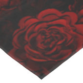 Deep Red Floral Elegante Gotische Hochzeit Tischdecke (Schrägansicht)