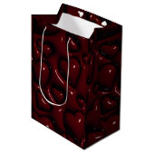 Deep Red Glossy Hearts Gift Bag Mittlere Geschenktüte (Vorderseite Schrägansicht)