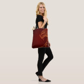 Deep Red Tote Tasche mit farbenfroher Drachenschri (Am Model)