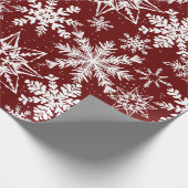 Deep Red Winter Wonderland Snowflake Muster Geschenkpapier (Ecke)
