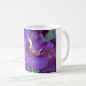 Deep Reddish-Lila Iris Closeup-Tasse Kaffeetasse (VorderseiteRechts)