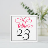 Deep Rose Pink Curly Script Tischnummer (Stehend Vorderseite)