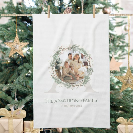 Deep Sage Wreath Monogram Home Accent Geschirrtuch