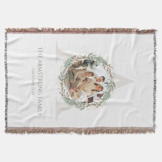 Deep Sage Wreath Monogram Photo Family Keepsake Decke (Vorderseite)