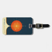 Deep Space Atomic Clock Poster, Orange Version. Gepäckanhänger (Vorderseite horizontal)