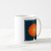 Deep Space Atomic Clock Poster, Orange Version. Kaffeetasse (VorderseiteRechts)