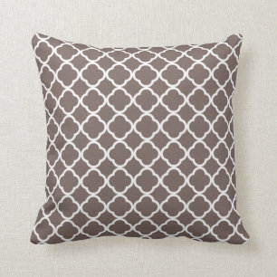 Deep Taupe Quatrefoil Kissen