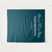 Deep Teal | Mr and Mrs Elegant Simple Backdrop Wandteppich (Vorderseite (Horizontal))
