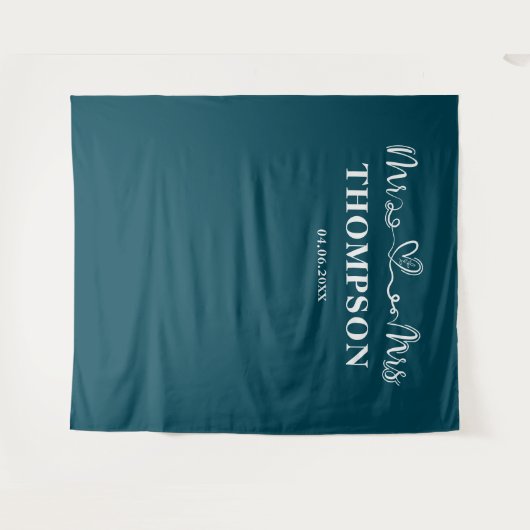 Deep Teal | Mr and Mrs Elegant Simple Backdrop Wandteppich (Vorderseite (Horizontal))
