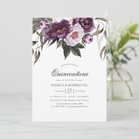 Deep Velvet Floral Quinceañera Einladung (Stehend Vorderseite)