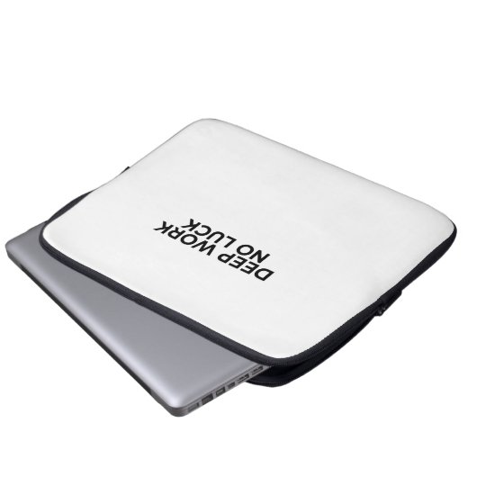 Deep Work No Luck Minimalist Typographic  Laptopschutzhülle (Vorne Knopf)