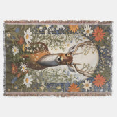 Deer Amid Daisy Blume Decke (Vorderseite)