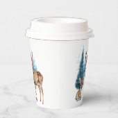 Deer and doe with snowy pine tree pappbecher (Rechts)