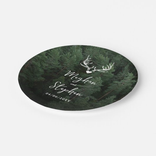 Deer Antlers Woodland Pine Tree Forest Wedding Pappteller (Schrägansicht)