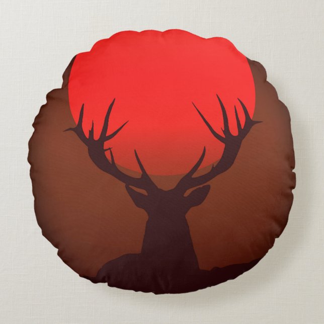 Deer Silhouette with Fiery Red Sunset Rundes Kissen (Vorderseite)