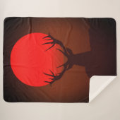 Deer Silhouette with Fiery Red Sunset Sherpadecke (Vorderseite (Horizontal))