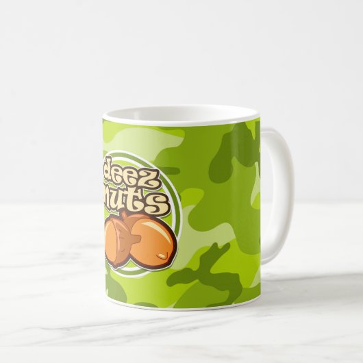 Deez Nüsse; hellgrüne Camouflage, Tarnung Kaffeetasse (VorderseiteRechts)