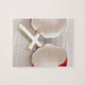 Defekte Eierschale und Kreuz Puzzle (Horizontal)