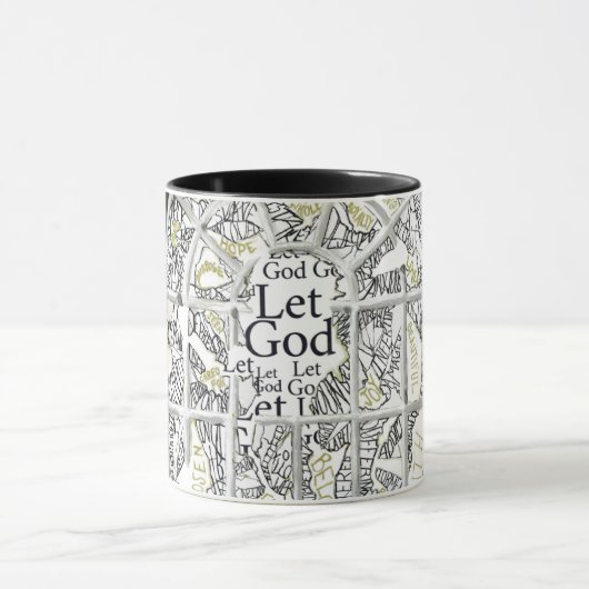 Defektes aber nicht zerbrochenes Schwarzes füllte Tasse (Zentrum)