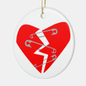 Defektes Herz mit Sicherheits-Buttonen Keramikornament (Links)