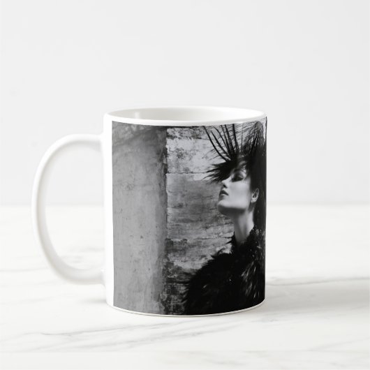 Defiant Gaze - Schwarz-Weiß-Portrait-Tasse Kaffeetasse (Links)