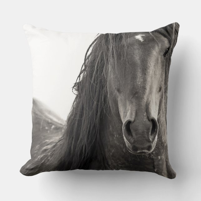 "Defiant"-Wurfkissen Kissen (Vorderseite)