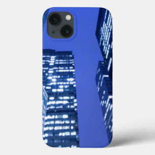 Defocused aufwärts Ansicht der Büro-Gebäudefenster iPhone 13 Hülle
