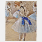 Degas Tänzerin mit blauem Band Fleece-Decke Fleecedecke (Vorderseite)