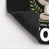 Dehnung der Definition von Yoga Faultier _3 Mousepad (Ecke)