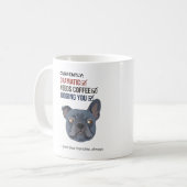 Dein blauer Frenchie beurteilt lustiges Design Kaffeetasse (Vorderseite Links)