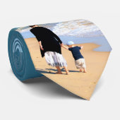 Dein Foto-Halstuch mit personalisiertem Text und F Krawatte (Gerollt)