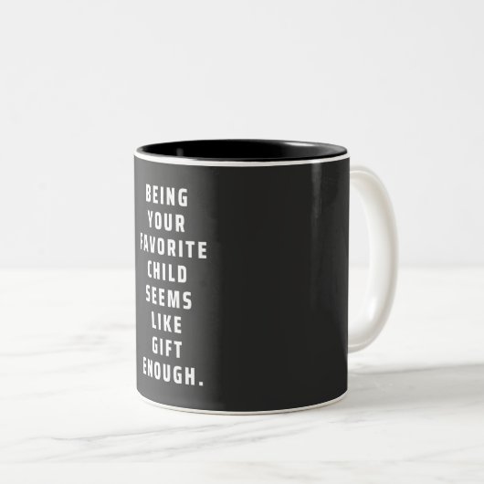 Dein Lieblingskind scheint wie Geschenk genug ( Zweifarbige Tasse (VorderseiteRechts)