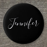 Dein Name | Elegantes weißes Script auf schwarz Button<br><div class="desc">Ihr Name oder irgendein anderes Wort in eleganter Kalligrafie.</div>