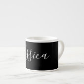 Dein Name | Elegantes weißes Script auf schwarz Espressotasse (Vorderseite Rechts)