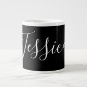 Dein Name | Elegantes weißes Script auf schwarz Jumbo-Tasse (Vorderseite)