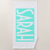 Dein Name | Fett weißer Text auf Light Aqua Strandtuch (Vorderseite)